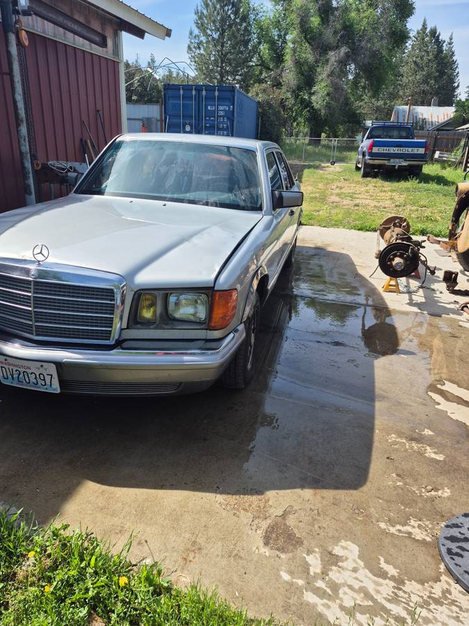 Mercedes-300sd-diesel-1984-silver-2