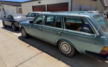 Mercedes-300td-non-turbo-wagon-diesel-1980-1