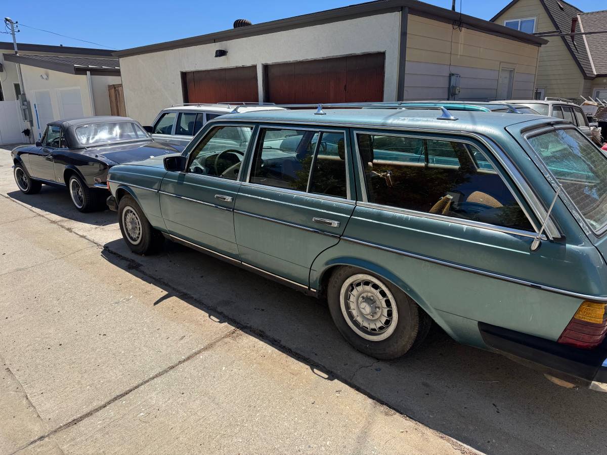 Mercedes-300td-non-turbo-wagon-diesel-1980-1