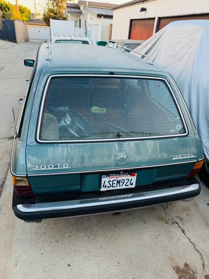 Mercedes-300td-non-turbo-wagon-diesel-1980-4