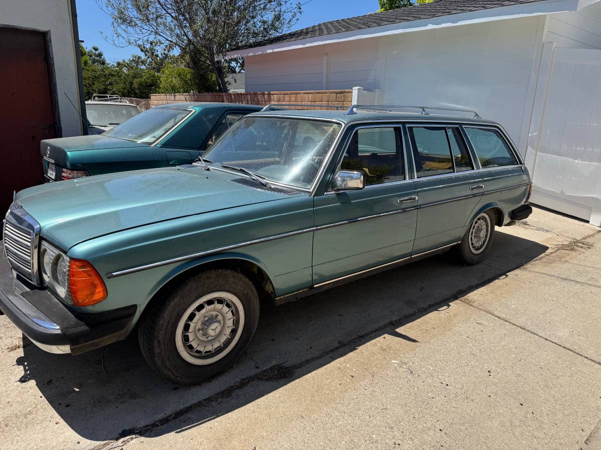 Mercedes-300td-non-turbo-wagon-diesel-1980