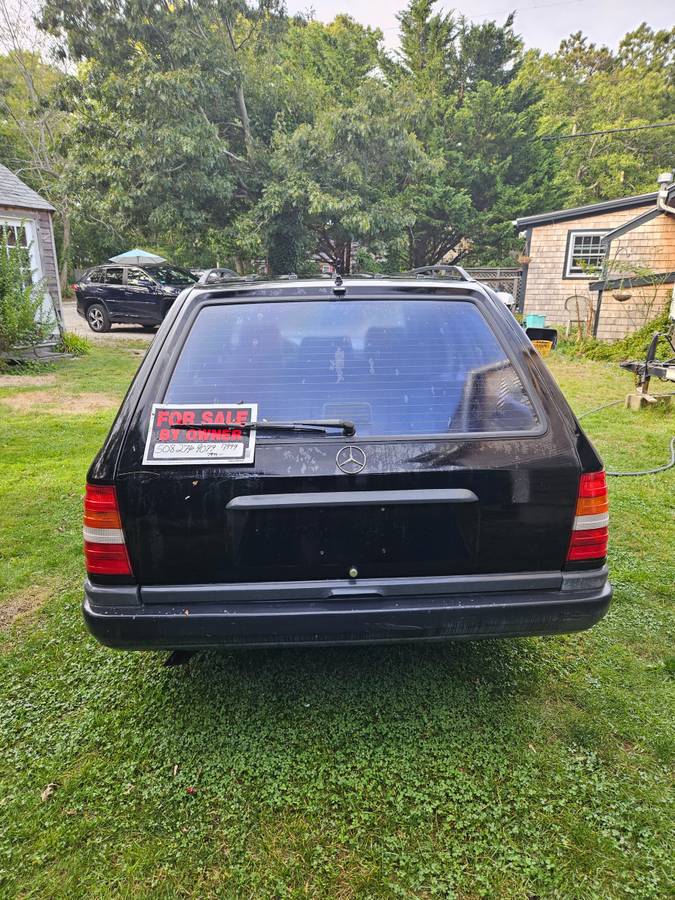 Mercedes-300te-1989-black-3