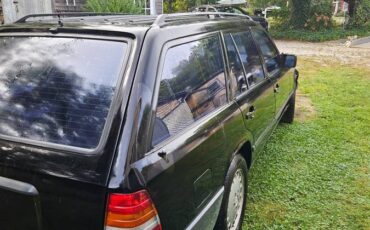 Mercedes-300te-1989-black-4