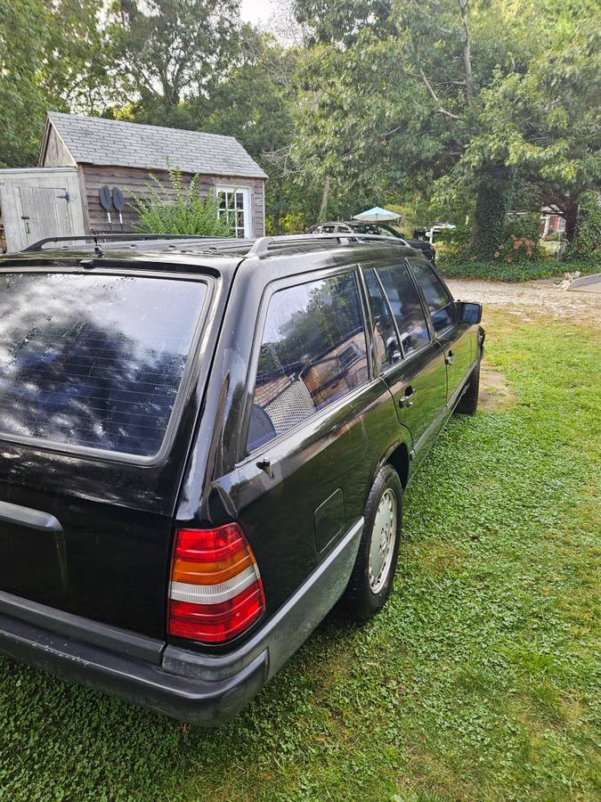 Mercedes-300te-1989-black-4