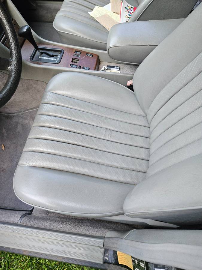 Mercedes-300te-1989-black-6