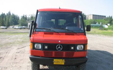Mercedes-310-1992-red-1