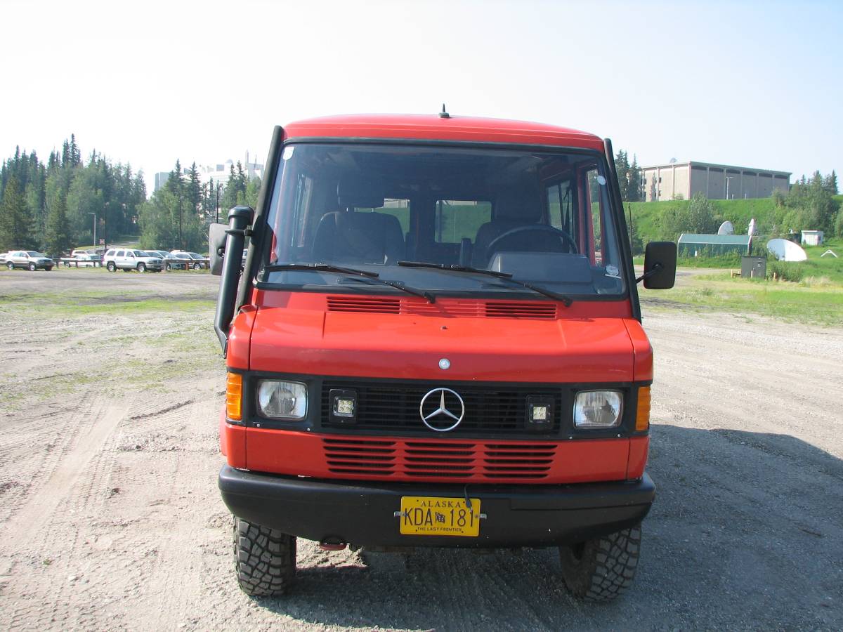 Mercedes-310-1992-red-1