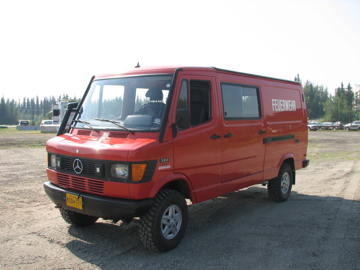 Mercedes-310-1992-red-10
