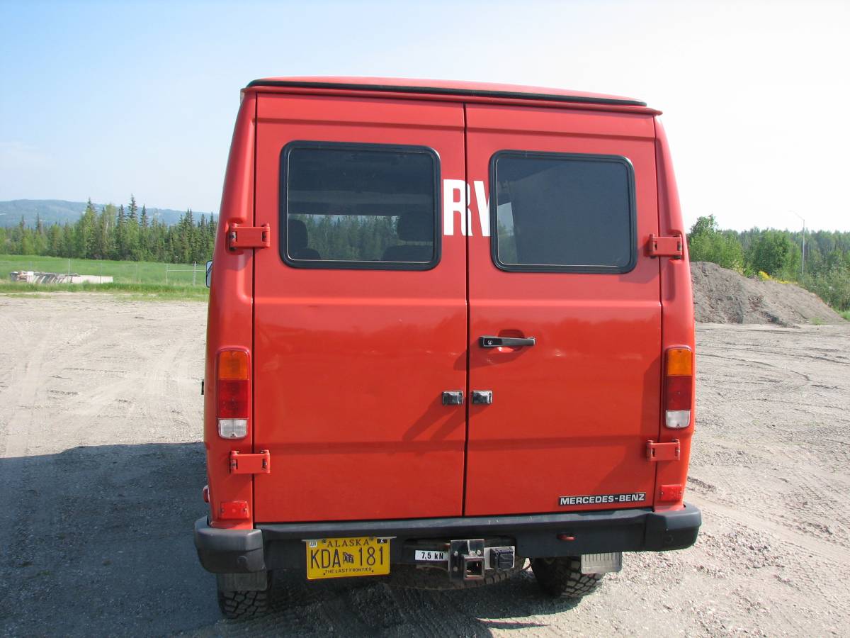 Mercedes-310-1992-red-11
