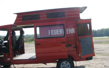 Mercedes-310-1992-red-17