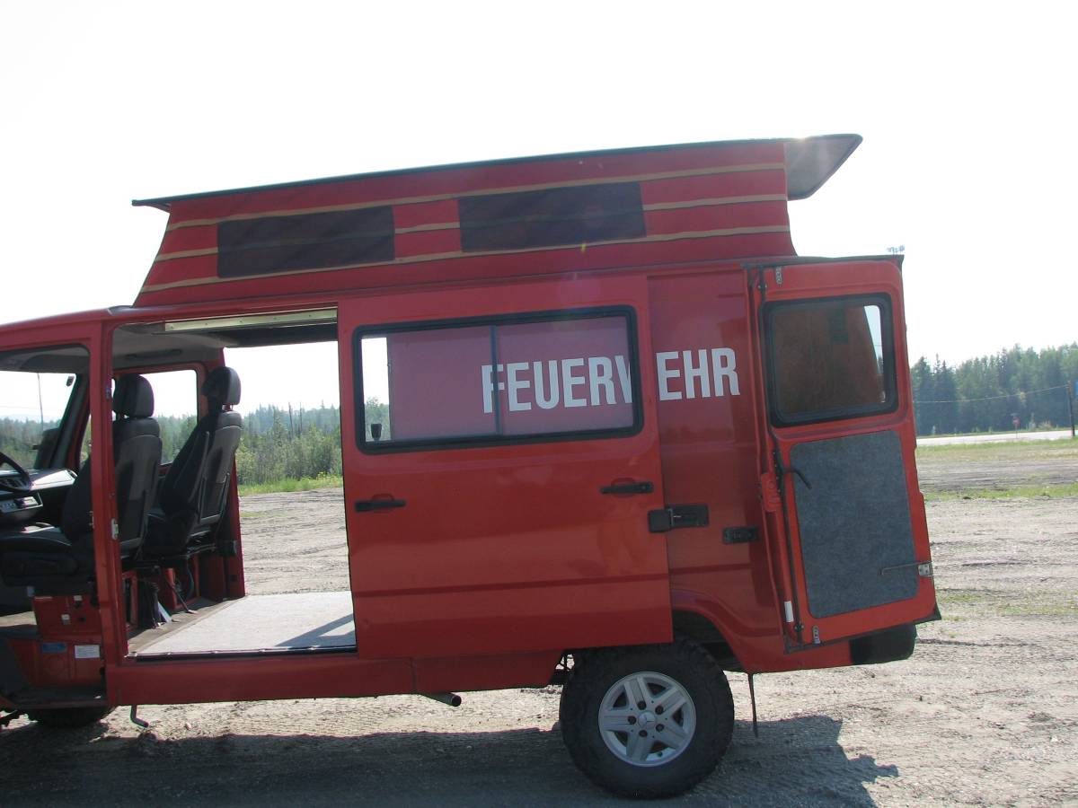 Mercedes-310-1992-red-17