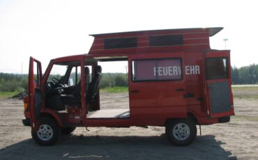 Mercedes-310-1992-red-18