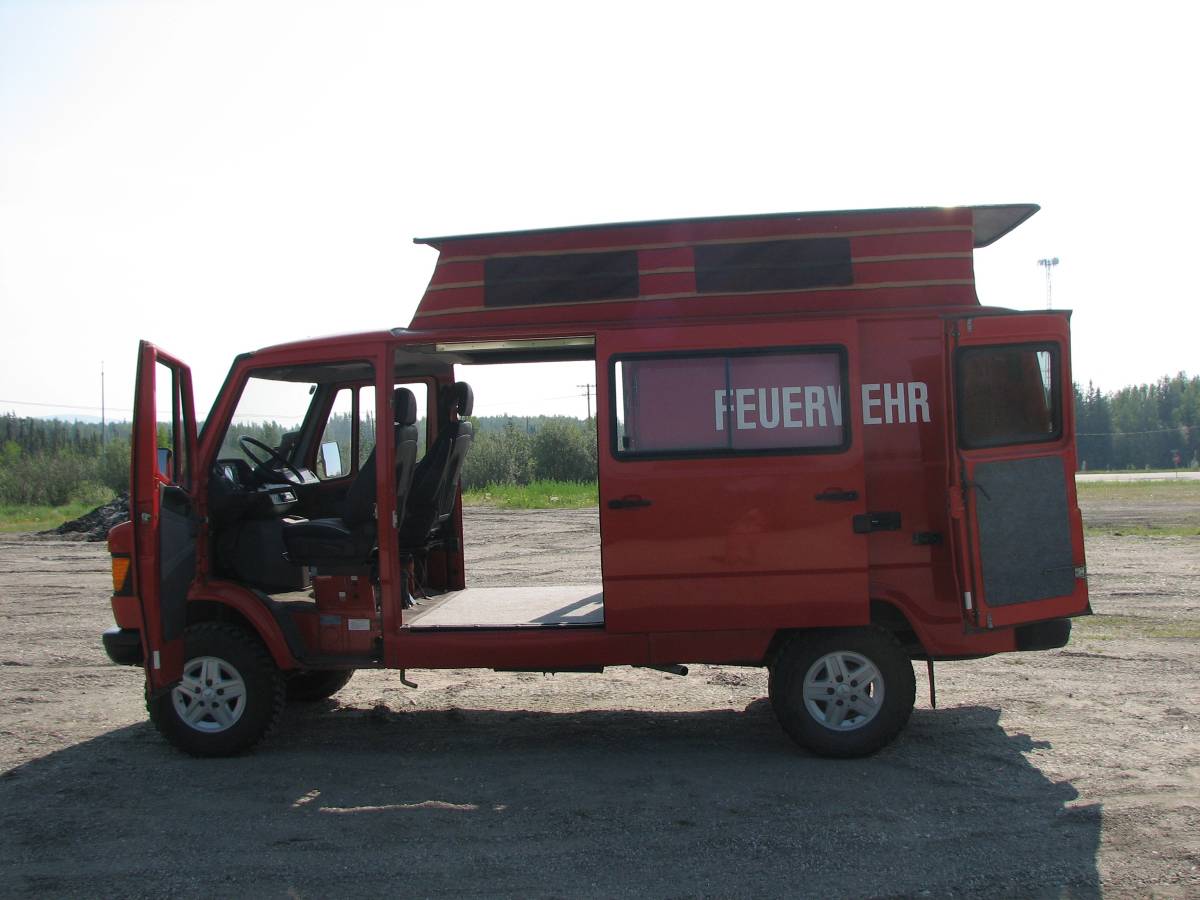 Mercedes-310-1992-red-18