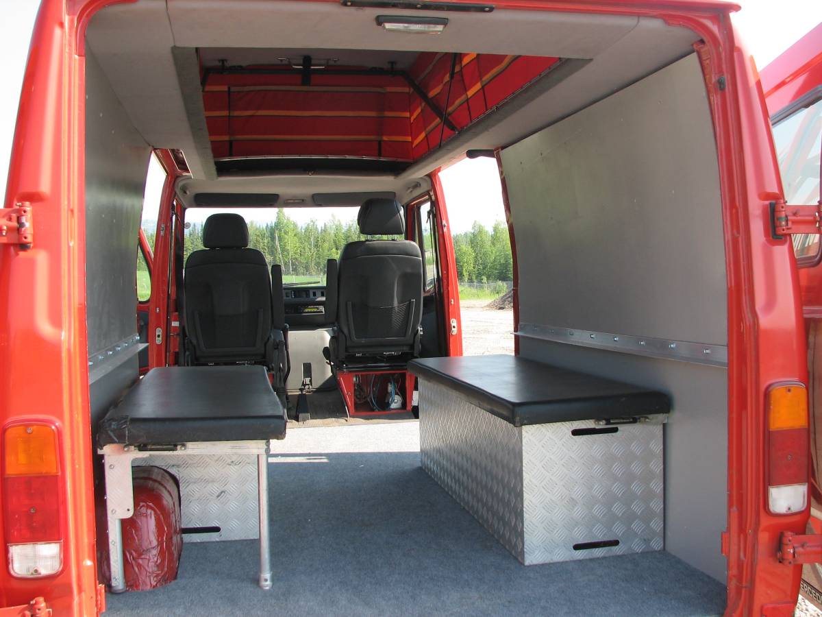 Mercedes-310-1992-red-19