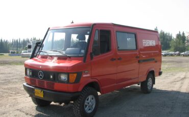 Mercedes-310-1992-red-2