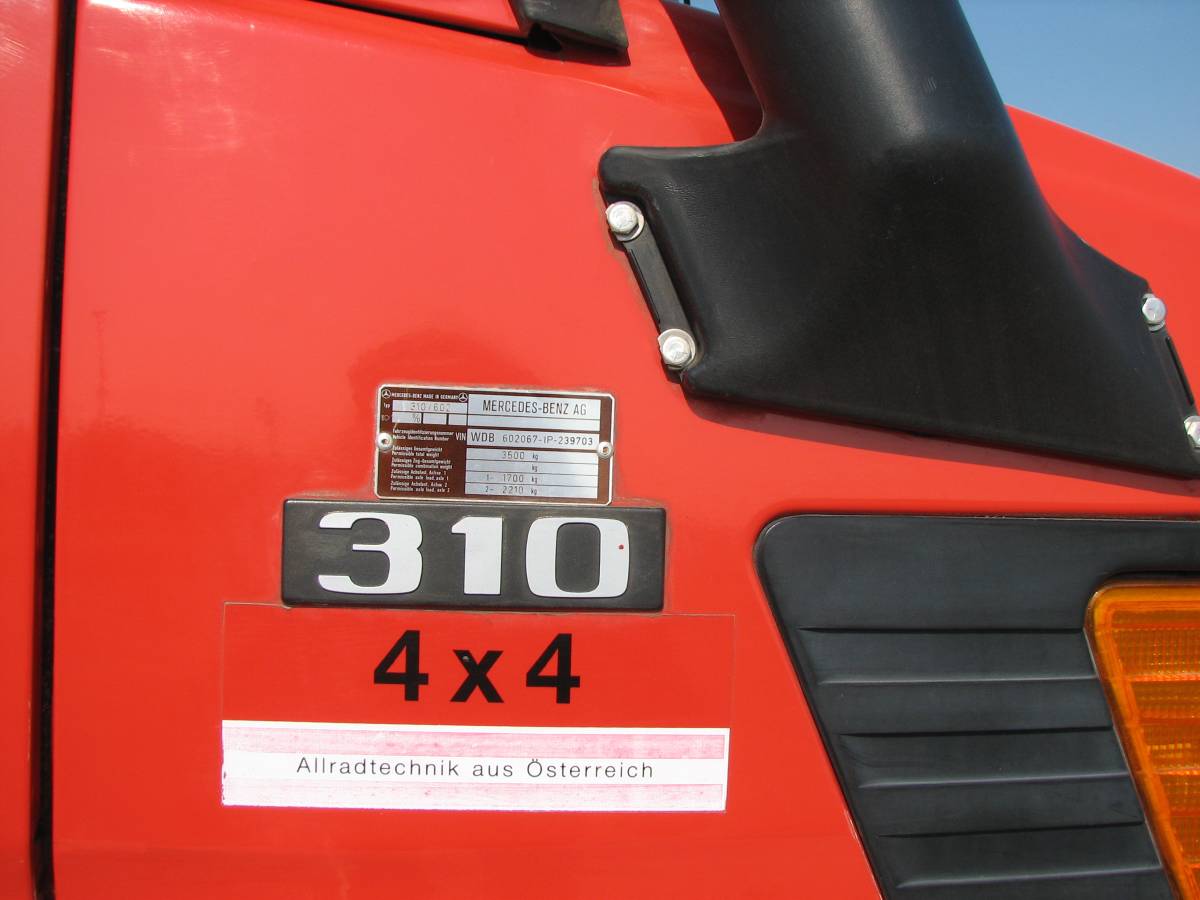 Mercedes-310-1992-red-20