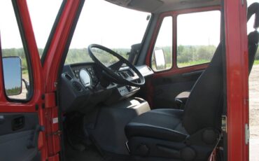 Mercedes-310-1992-red-21