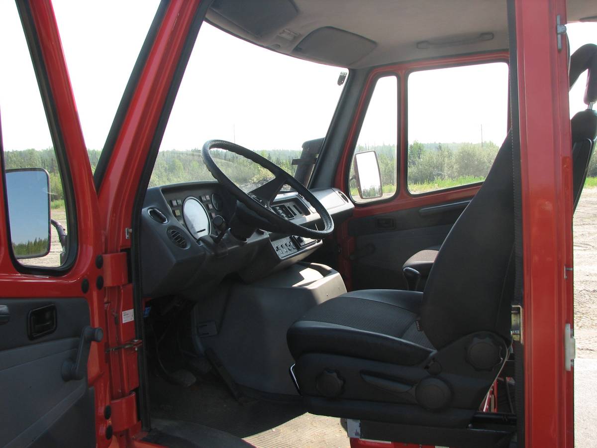 Mercedes-310-1992-red-21