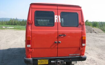 Mercedes-310-1992-red-3