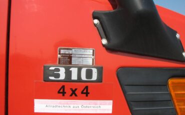 Mercedes-310-1992-red-7