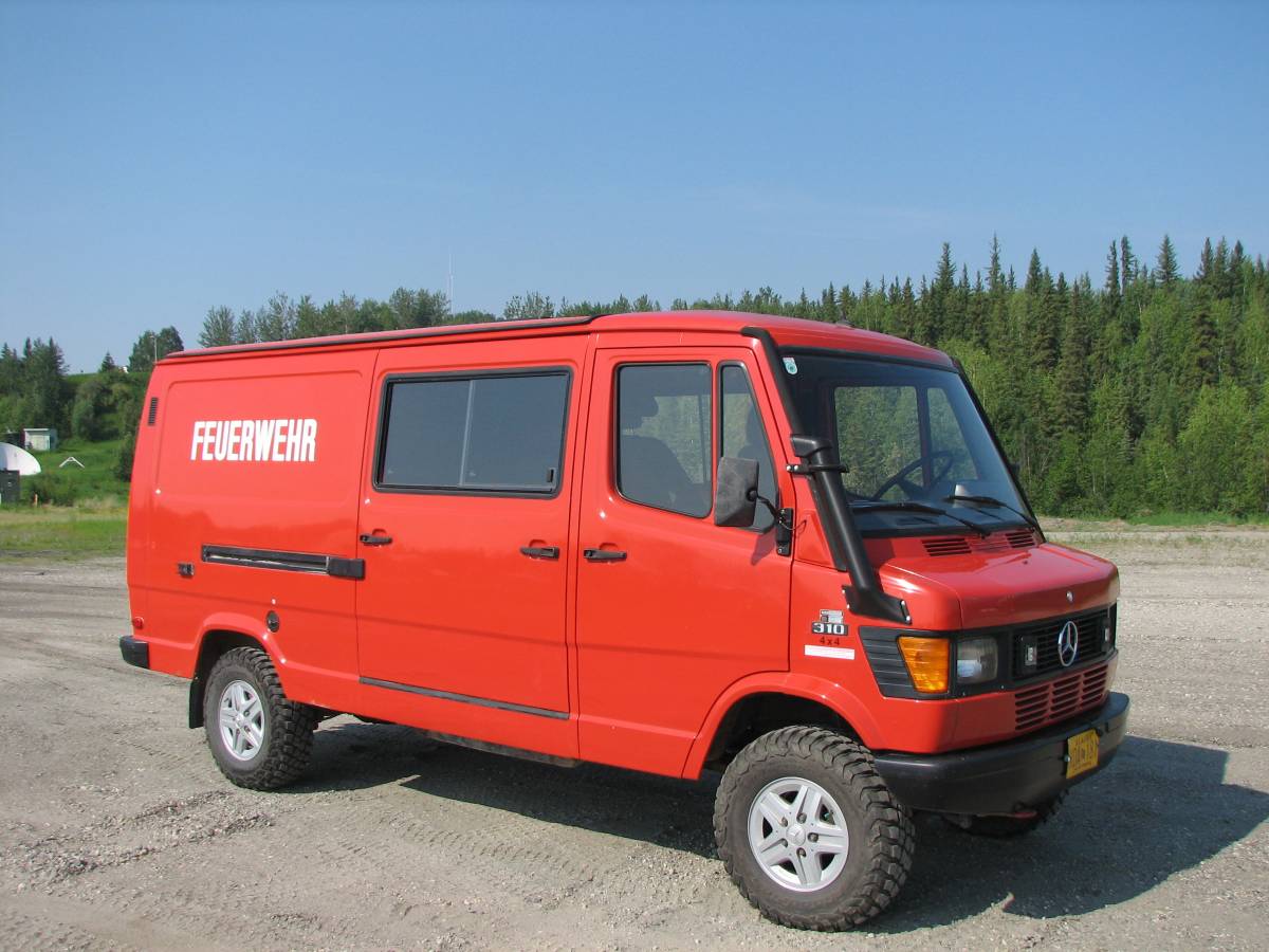 Mercedes-310-1992-red-8