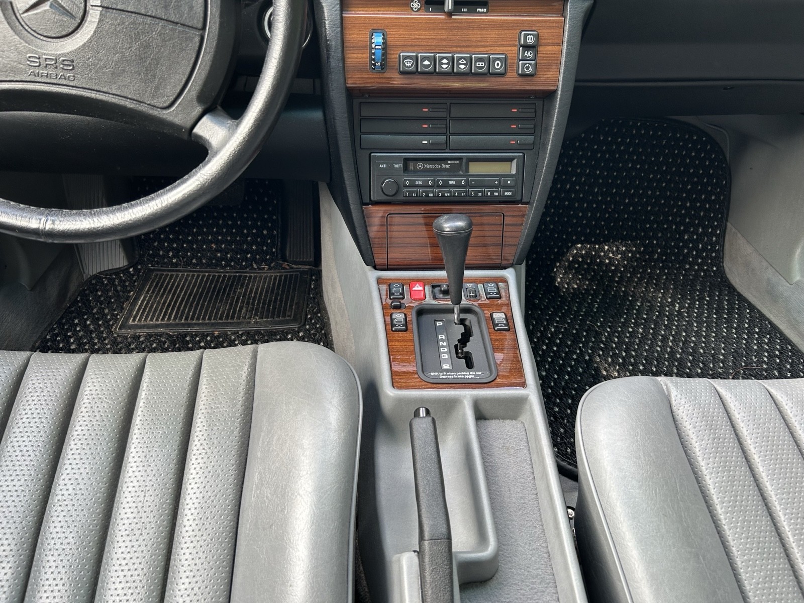 Mercedes-Benz-190-Series-1991-12