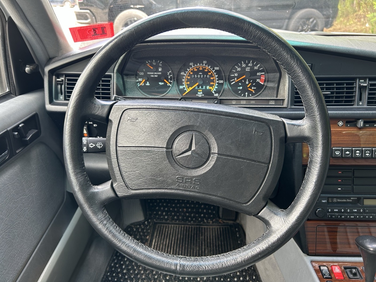 Mercedes-Benz-190-Series-1991-14