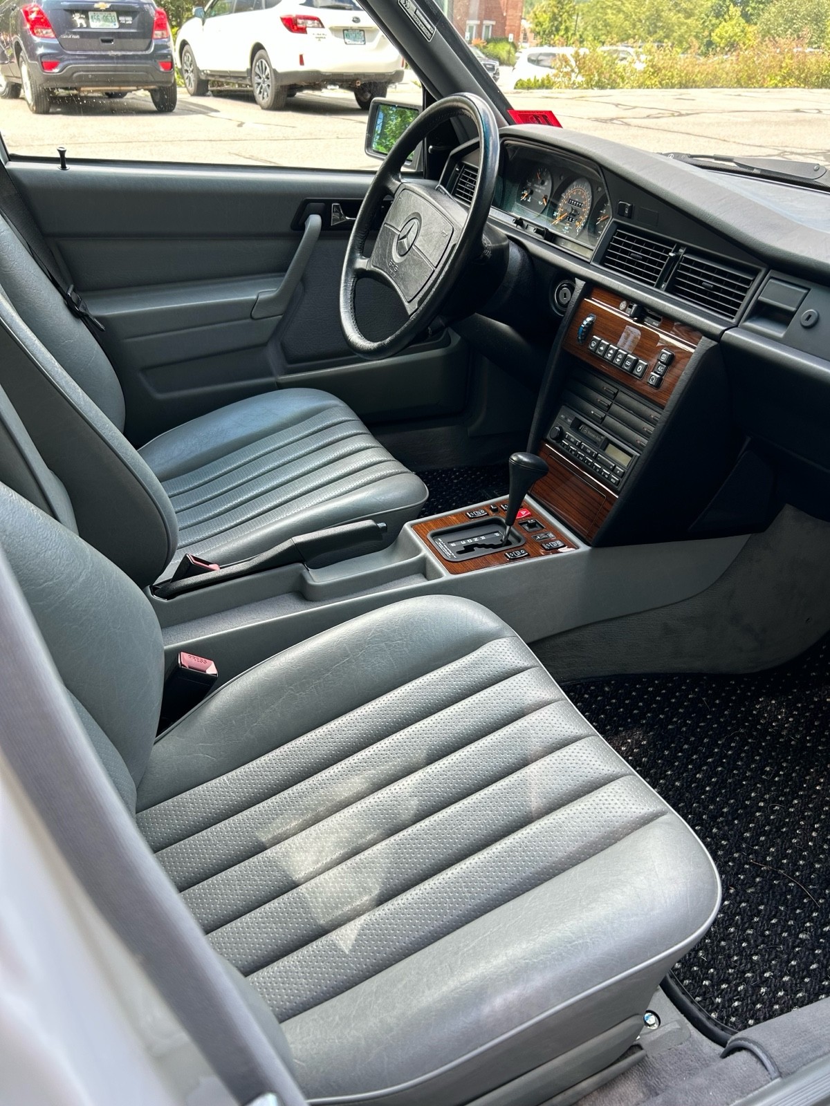 Mercedes-Benz-190-Series-1991-17