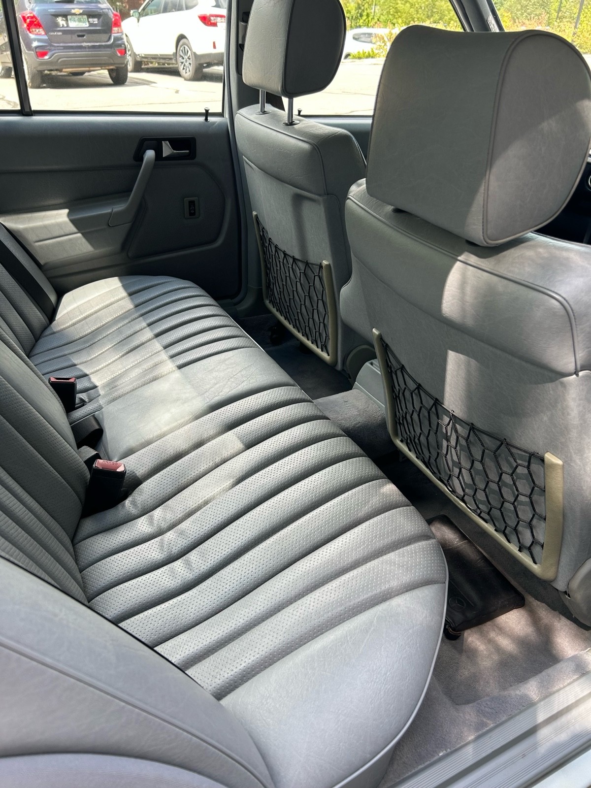 Mercedes-Benz-190-Series-1991-18