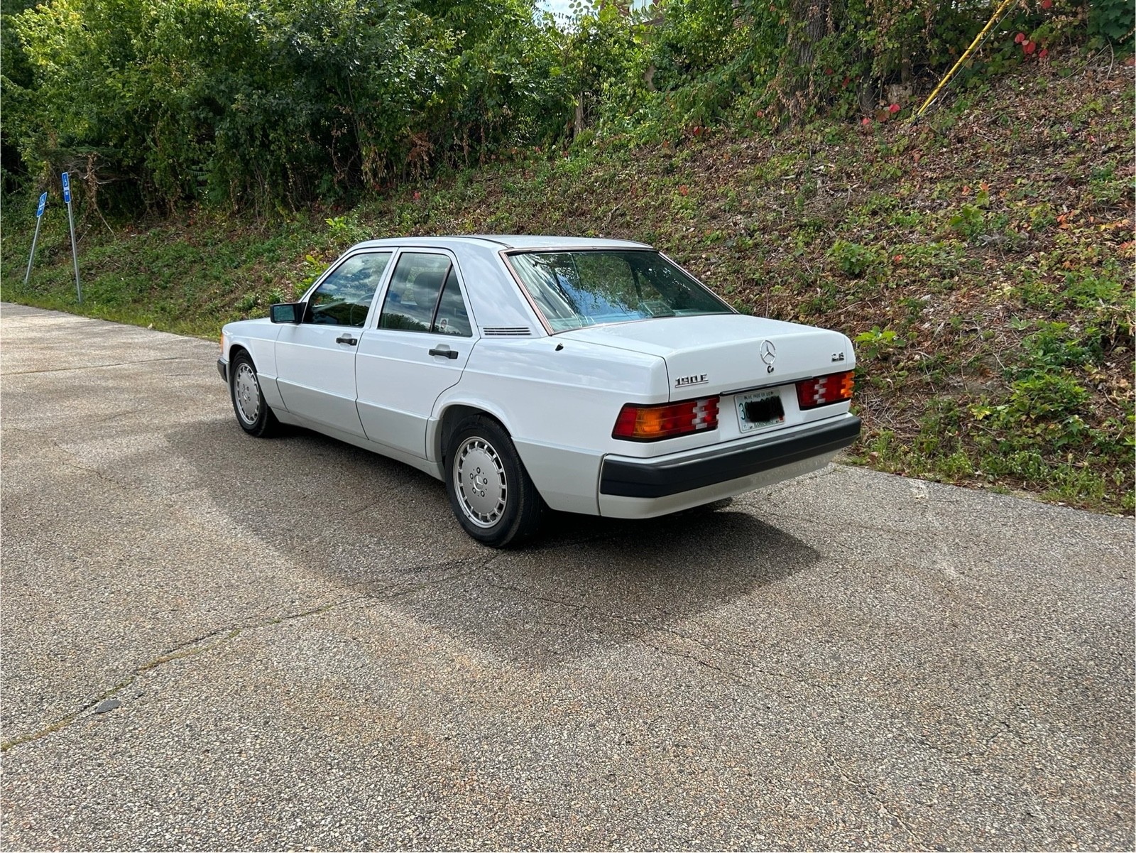 Mercedes-Benz-190-Series-1991-4