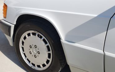 Mercedes-Benz-190-Series-1991-Sedan-12