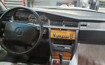 Mercedes-Benz-190-Series-1991-Sedan-20