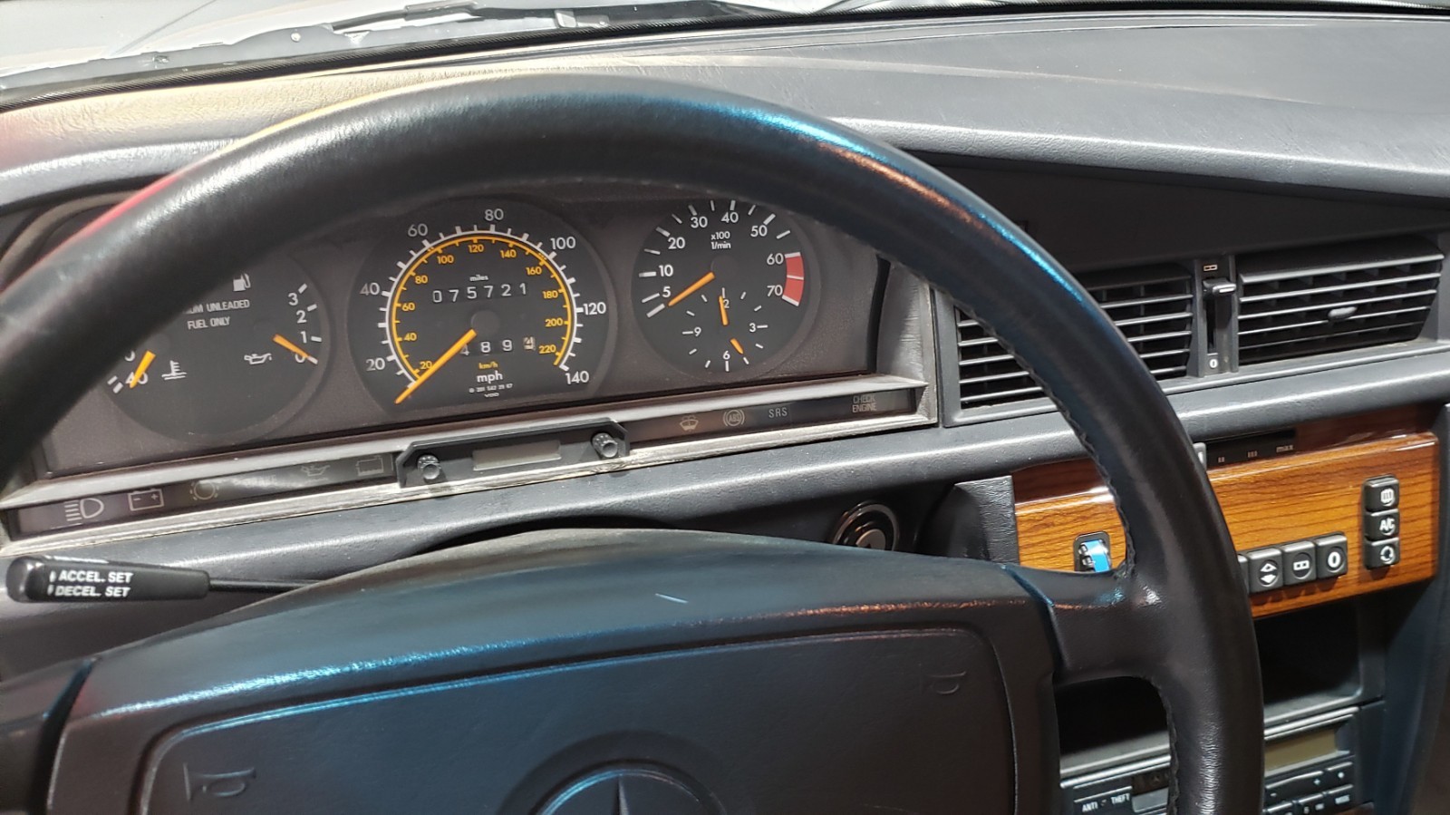 Mercedes-Benz-190-Series-1991-Sedan-22