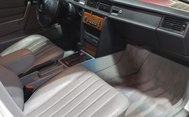 Mercedes-Benz-190-Series-1991-Sedan-23