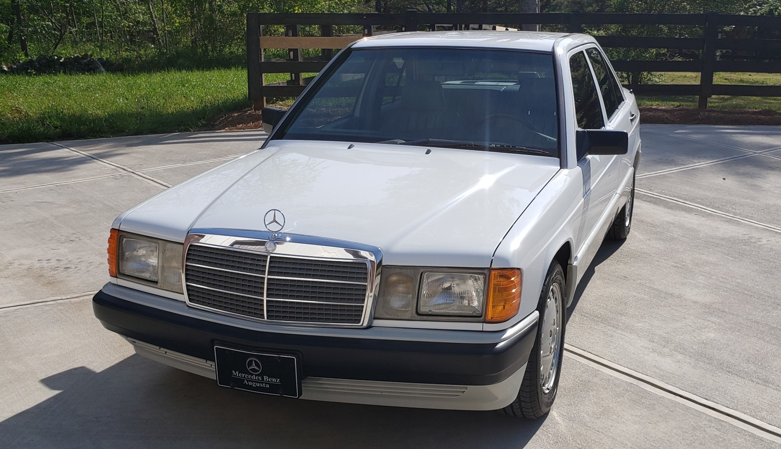 Mercedes-Benz-190-Series-1991-Sedan-3