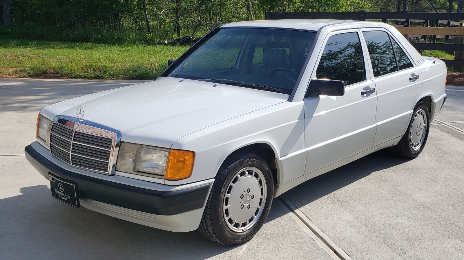 Mercedes-Benz-190-Series-1991-Sedan-4