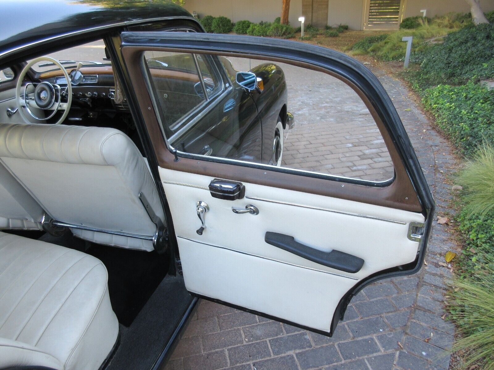 Mercedes-Benz-190B-series-1960-Sedan-10