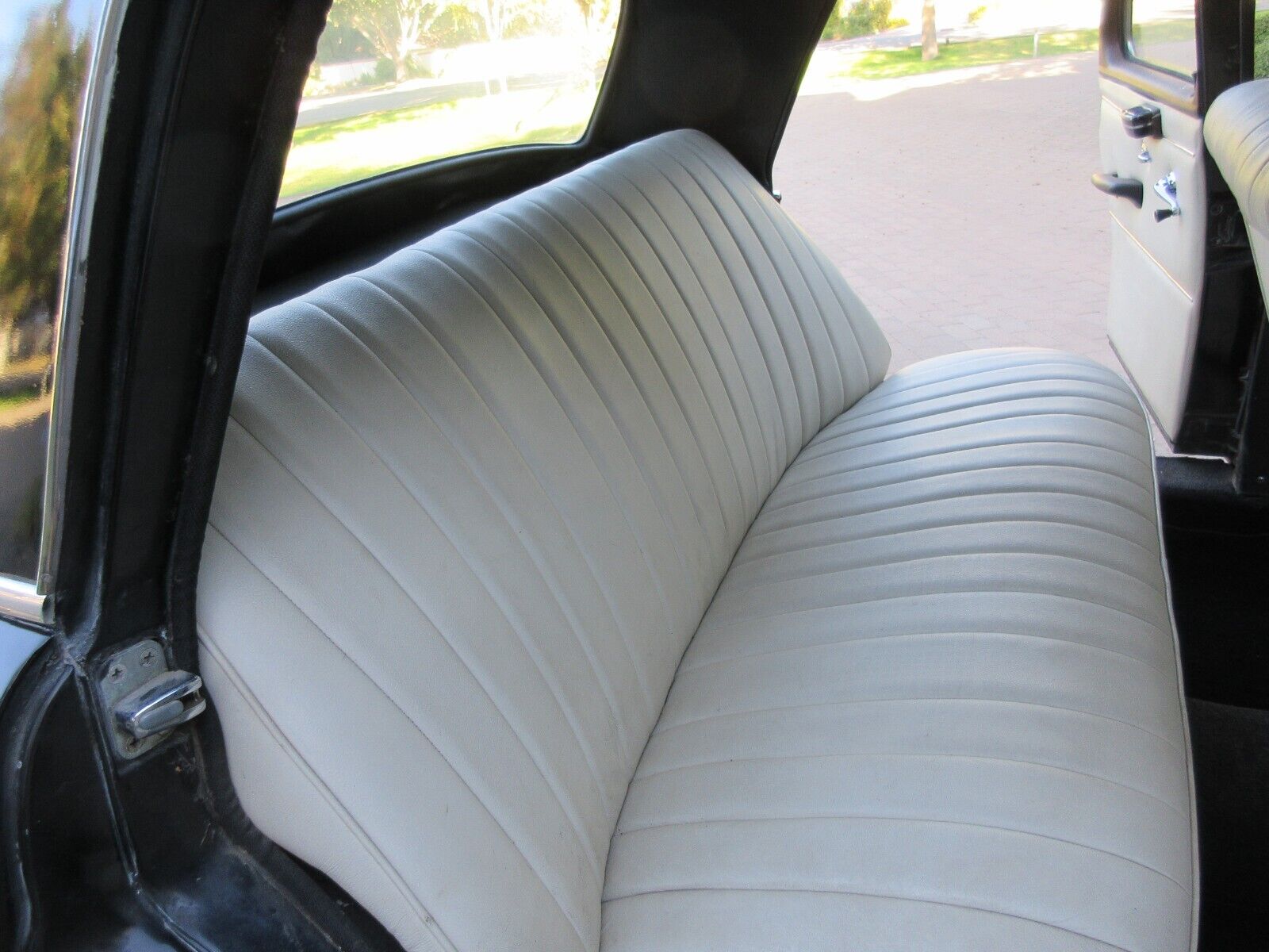 Mercedes-Benz-190B-series-1960-Sedan-11