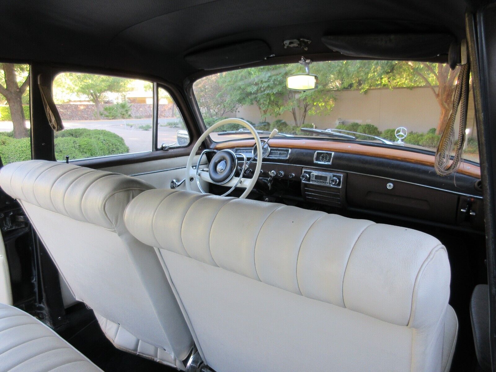 Mercedes-Benz-190B-series-1960-Sedan-12