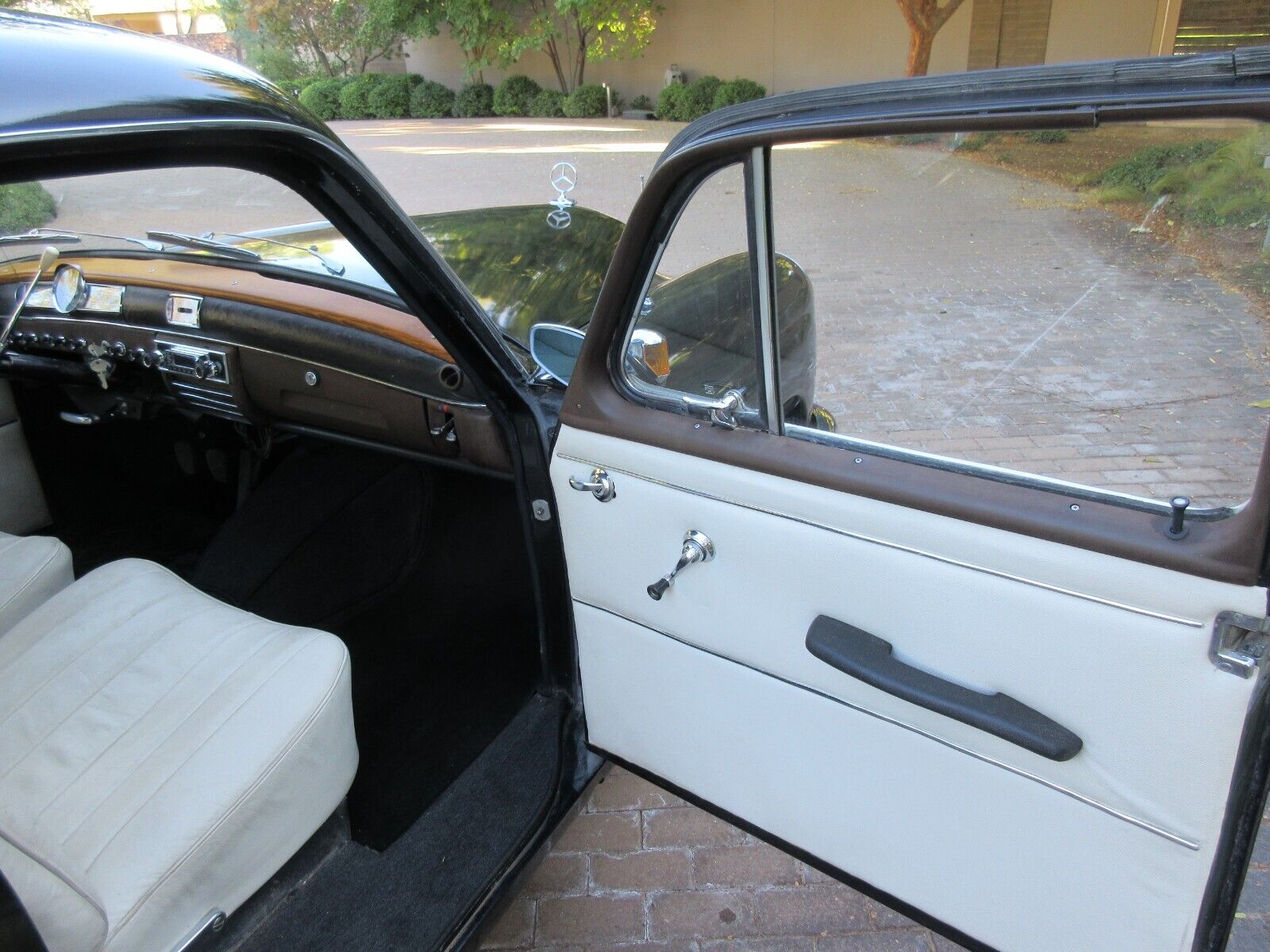 Mercedes-Benz-190B-series-1960-Sedan-13