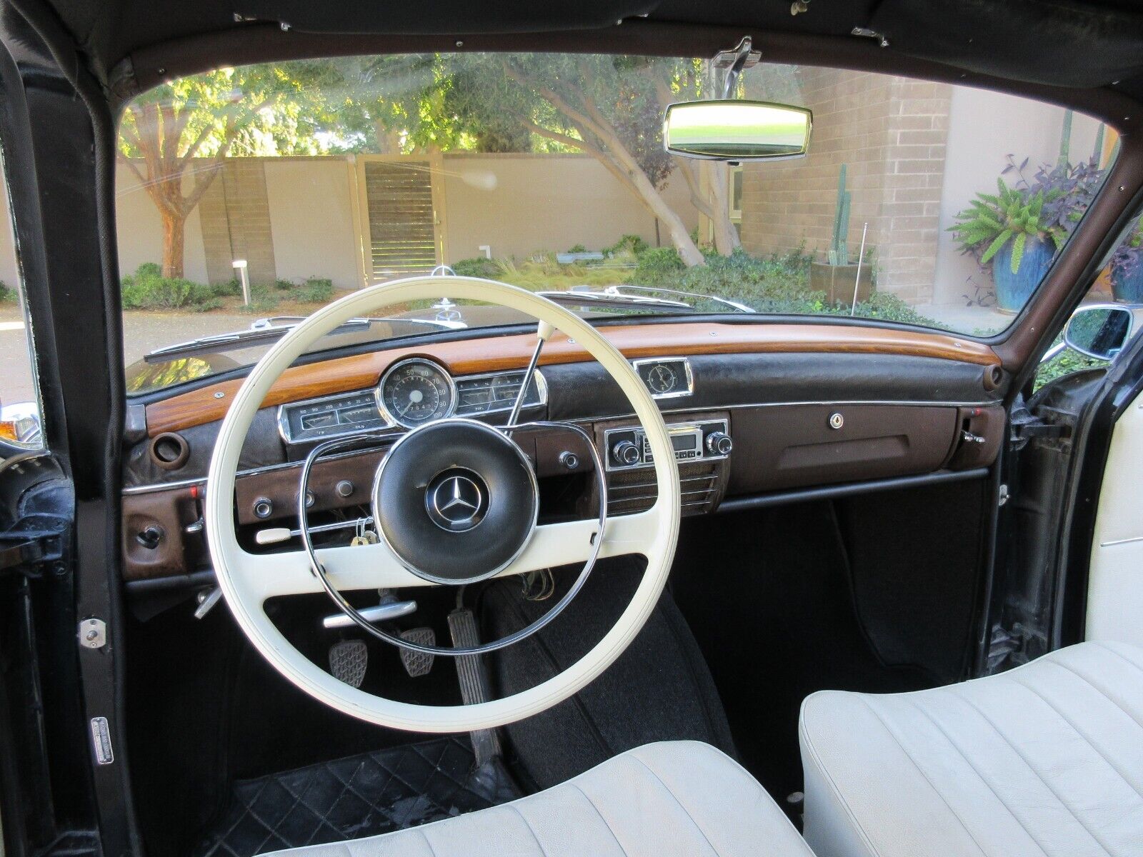 Mercedes-Benz-190B-series-1960-Sedan-15