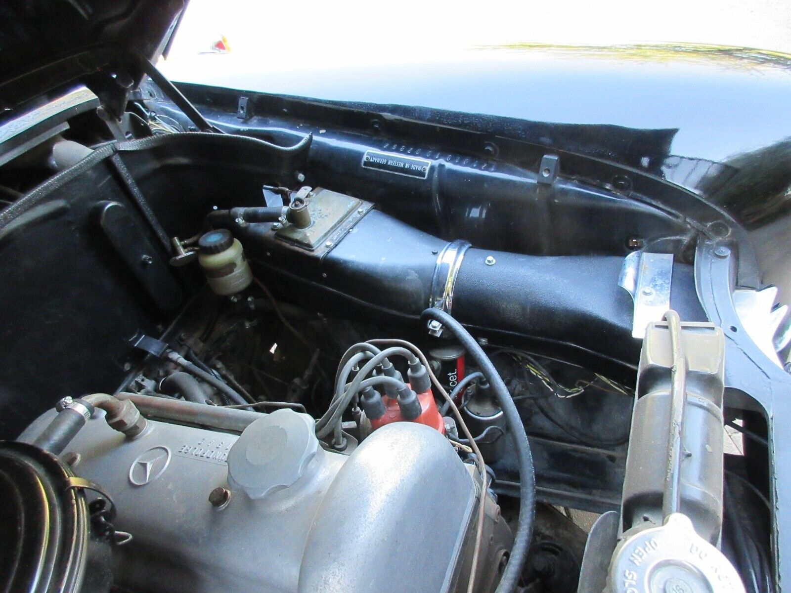 Mercedes-Benz-190B-series-1960-Sedan-17