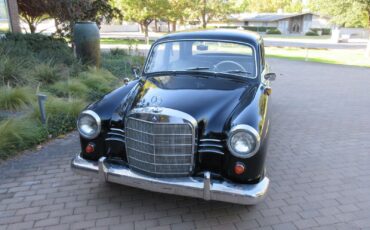 Mercedes-Benz-190B-series-1960-Sedan-2