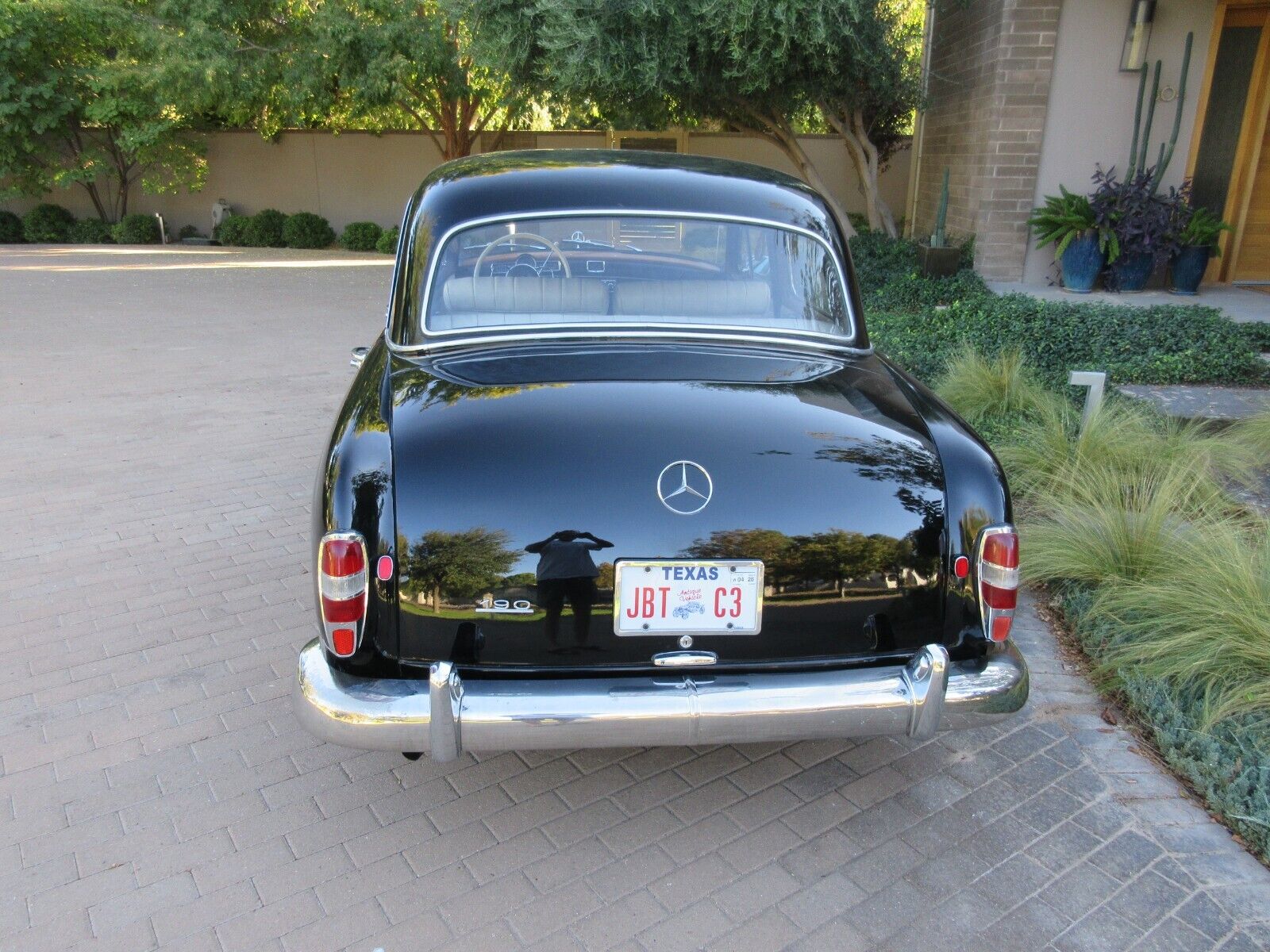 Mercedes-Benz-190B-series-1960-Sedan-3