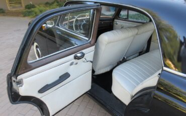 Mercedes-Benz-190B-series-1960-Sedan-9