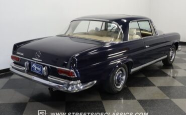 Mercedes-Benz-200-Series-1966-Coupe-10