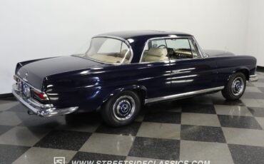 Mercedes-Benz-200-Series-1966-Coupe-11