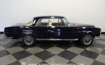 Mercedes-Benz-200-Series-1966-Coupe-12