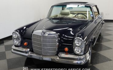 Mercedes-Benz-200-Series-1966-Coupe-16