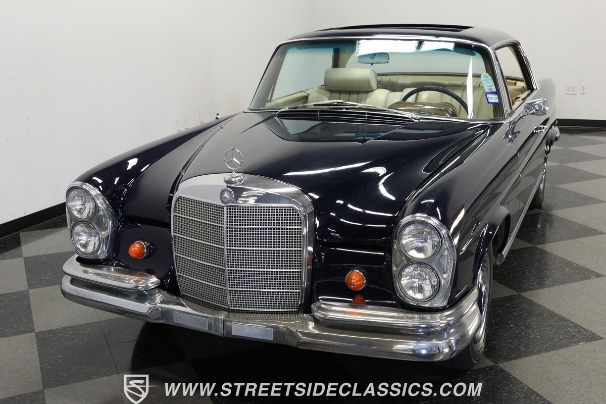 Mercedes-Benz-200-Series-1966-Coupe-16